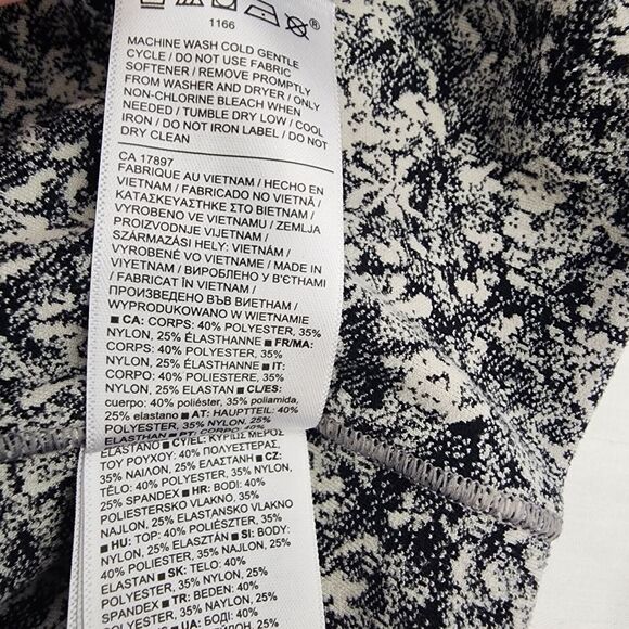 Athleta Women Legging Medium Salutation Stash Pocket ll Textured 7/8 Tight Black - Picture 10 of 11